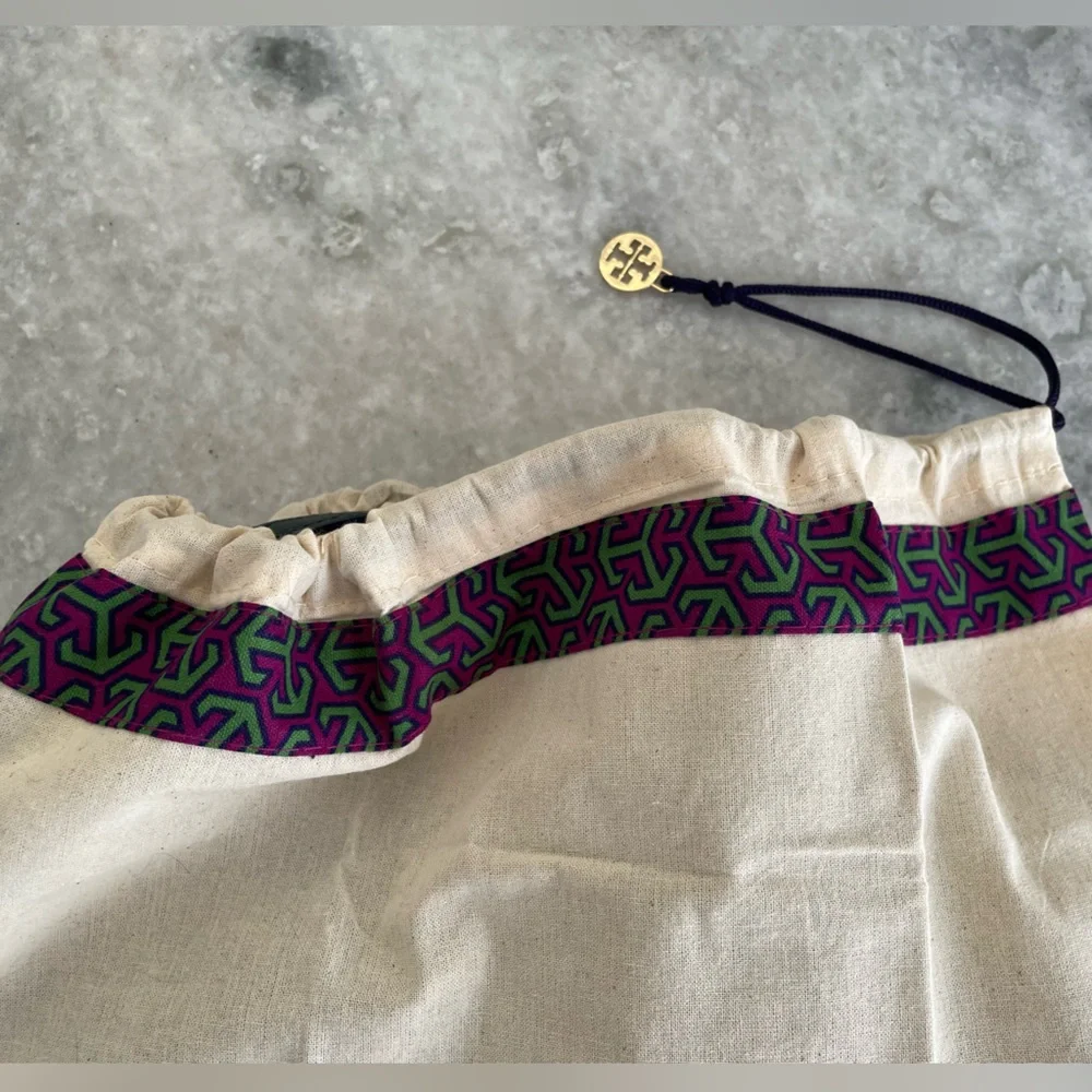 Tory Burch Saffiano Robinson Small Multi Tote - Picture 16 of 16